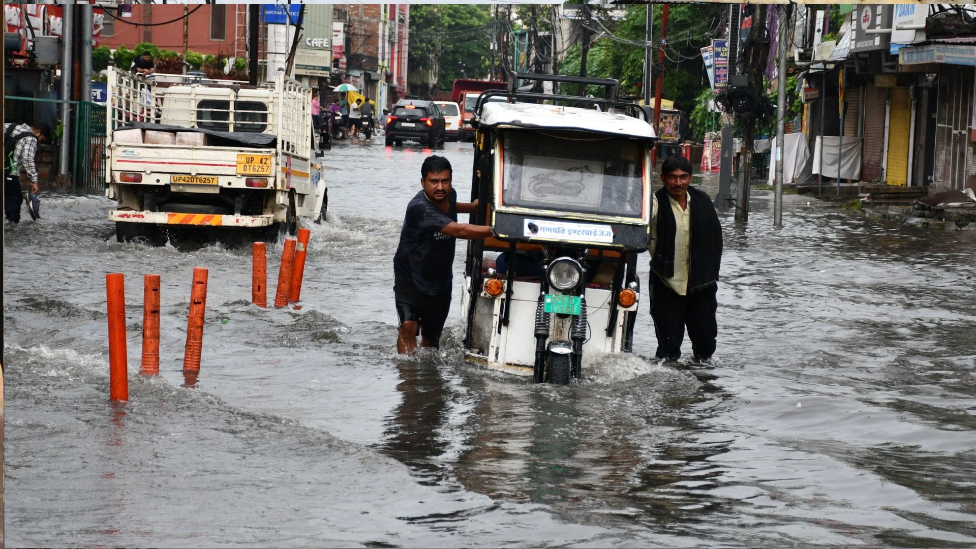 City submerged in Gorakhpur after heavy rain; waterlogging adds to the woes.