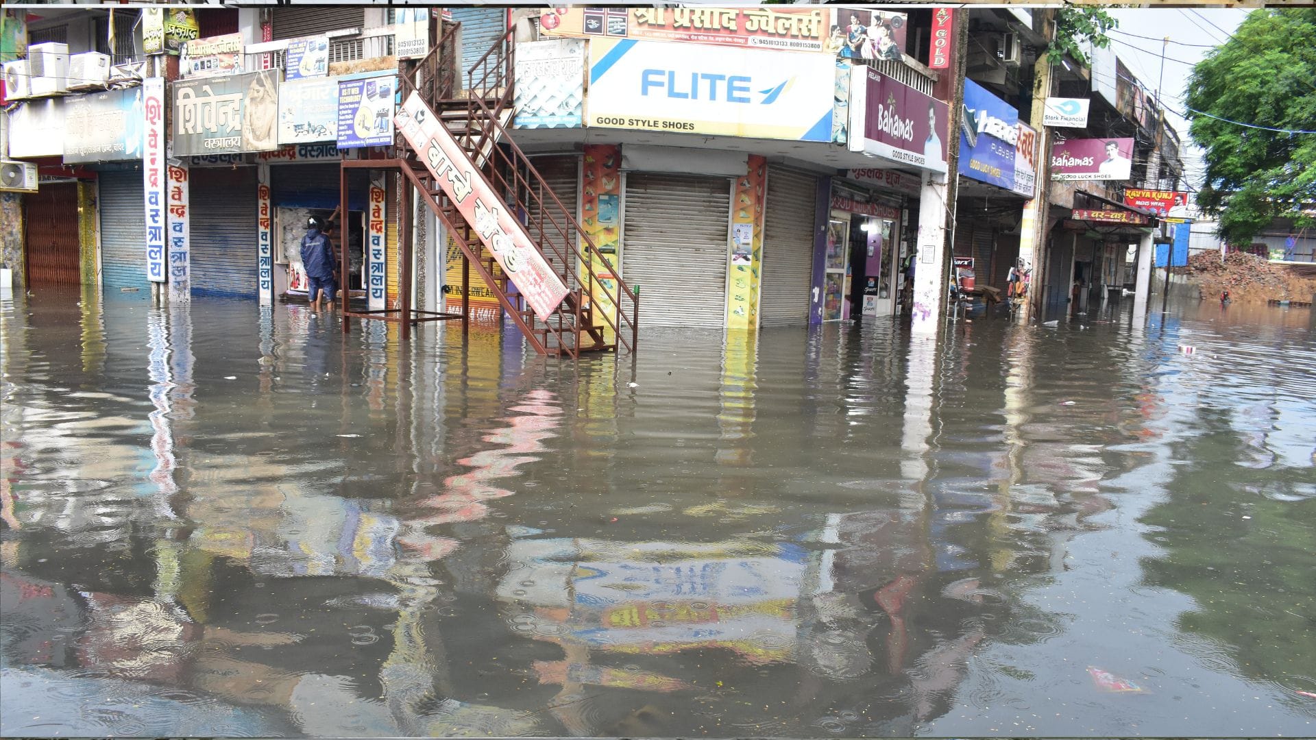 City submerged in Gorakhpur after heavy rain; waterlogging adds to the woes.