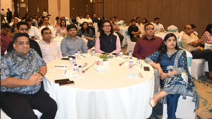 Deputy Chief Minister Brajesh Pathak attended the 'Abhar Samarpan' event organized by Amar Ujala in Gorakhpur.