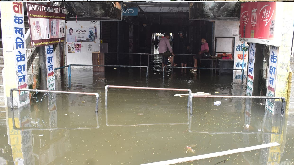 Waterlogging caused by a broken municipal drain; water could only drain away after midday.