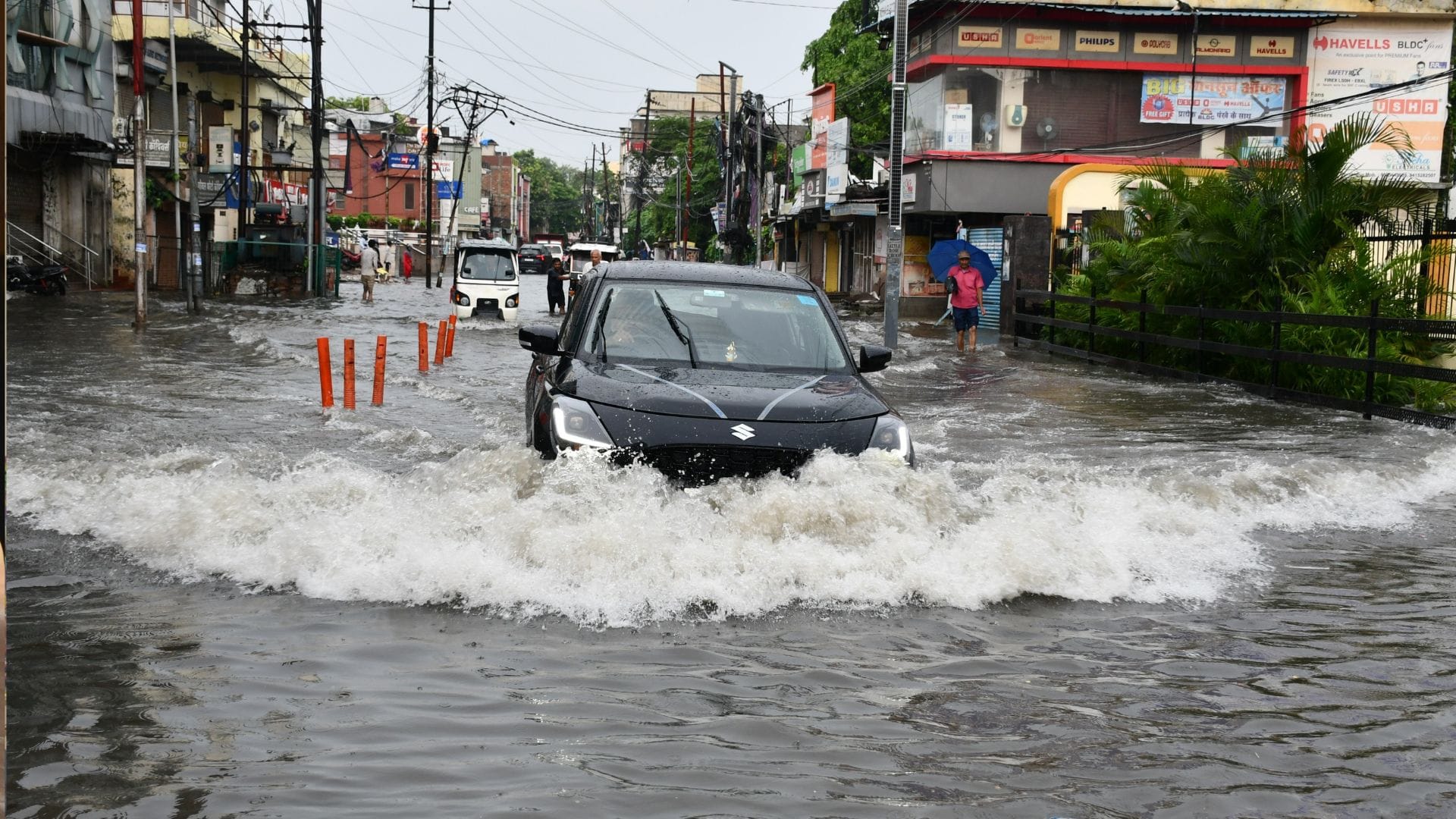 City submerged in Gorakhpur after heavy rain; waterlogging adds to the woes.