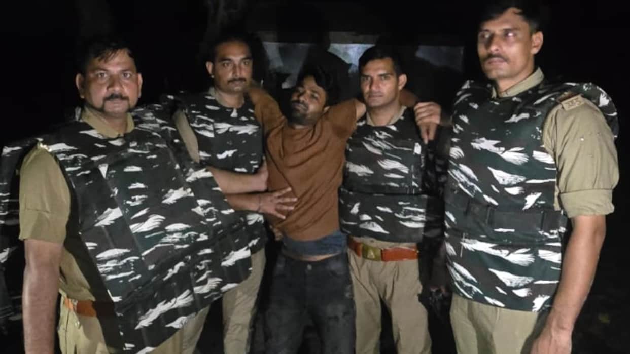 Five vehicle thieves arrested after firing police tractor-trolley 11 motorcycles pistols recovered