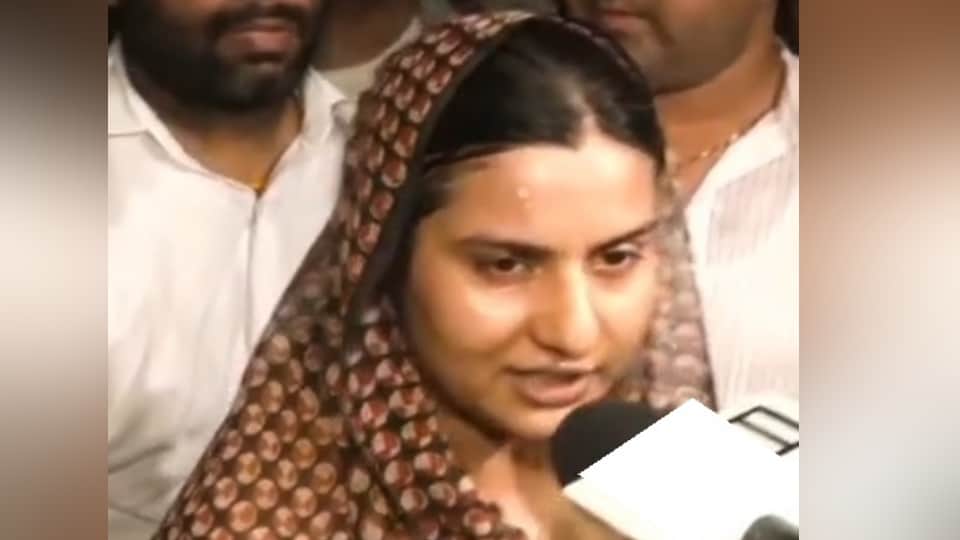 इकरा हसन।