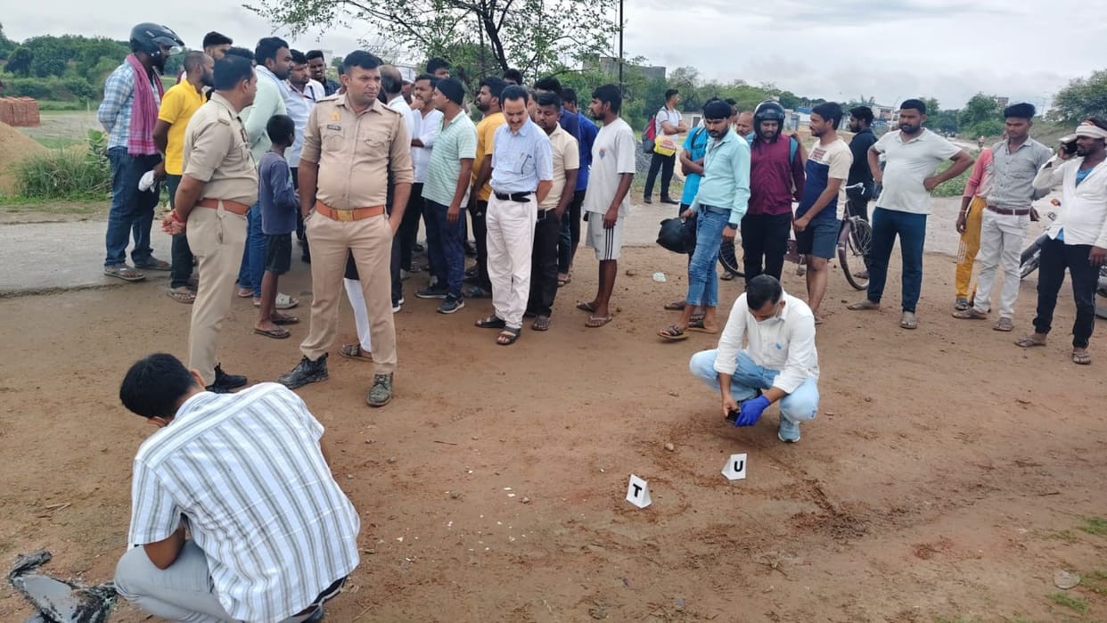 Firing over land dispute in Varanasi Lawyer injured bricks and stones two sides accused absconding