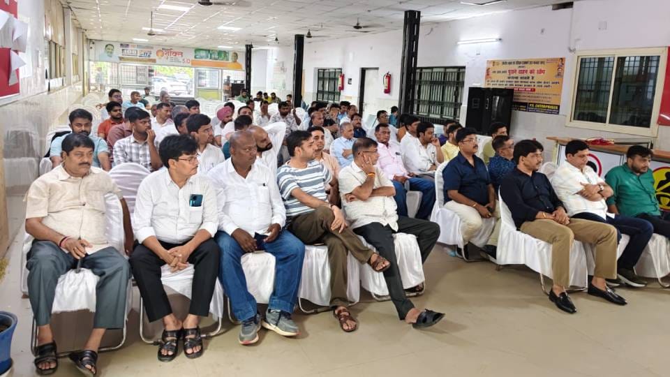 Transport workers sound bugle against auto-approval system in up will move court if grievances go unheard