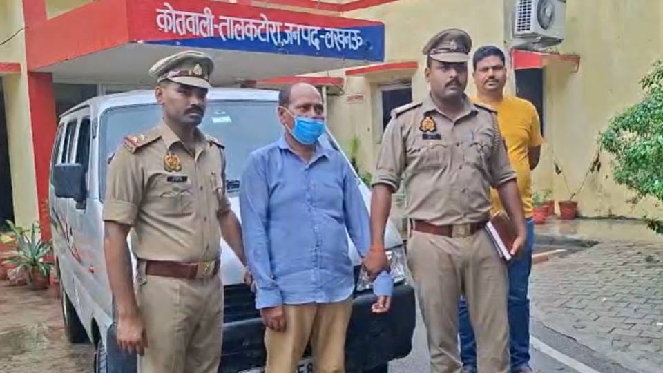 Atrocities against innocent four-year-old girl in Lucknow accused van driver arrested police questioning him