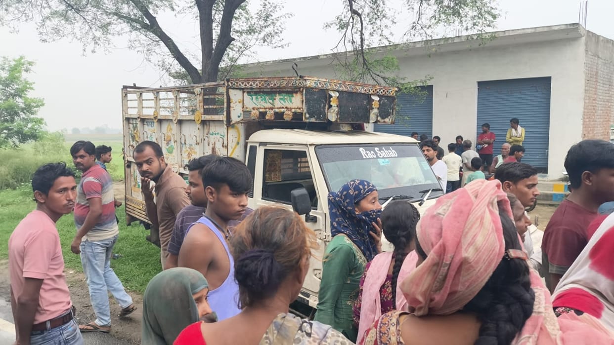 Pickup vehicle hits bike aunt and nephew die in Budaun