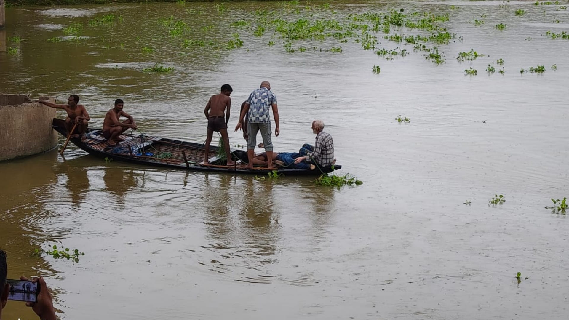 Pratapgarh News Three teenagers, including two brothers, drowned in the river while out for an outing