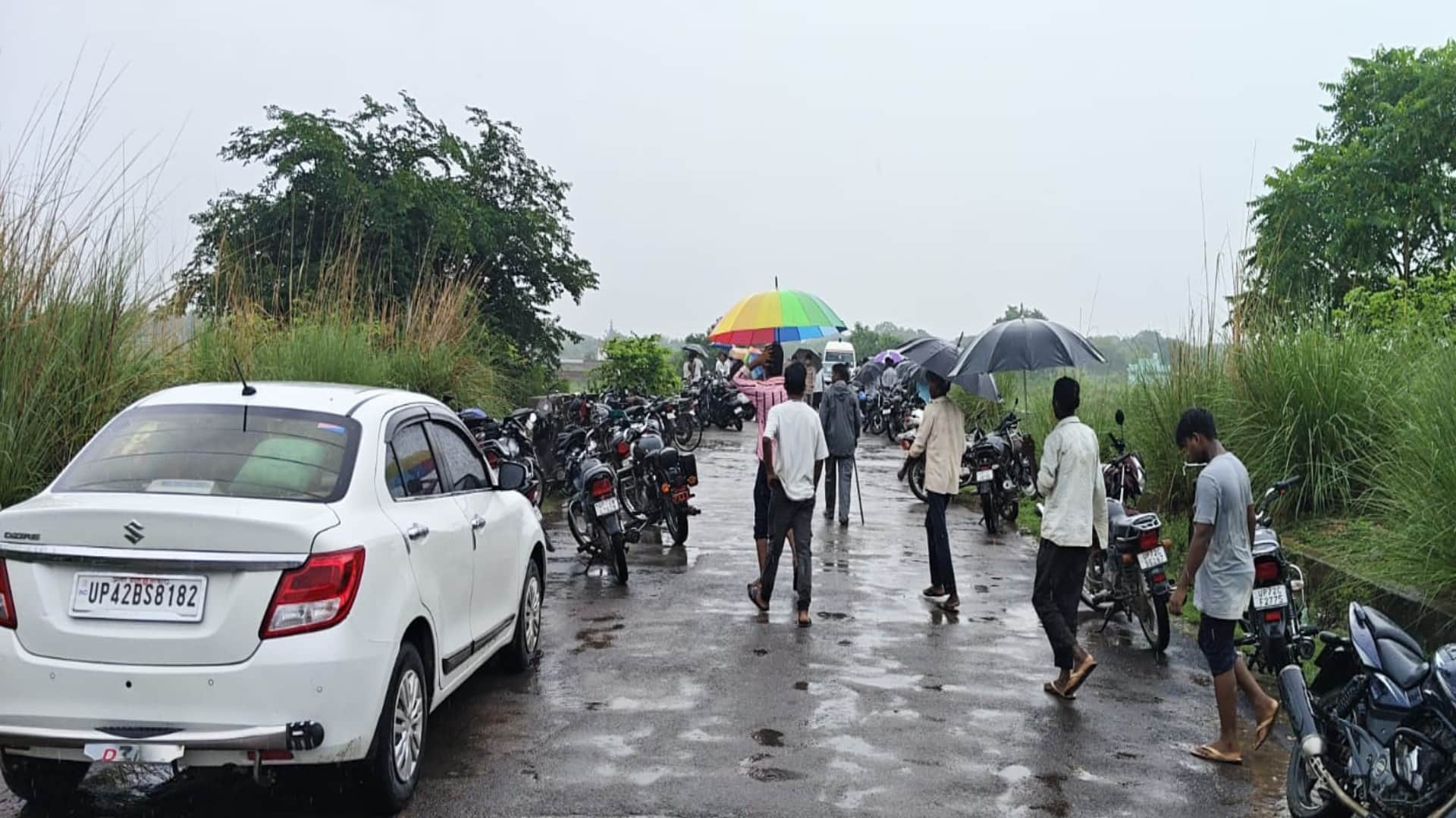 Pratapgarh News Three teenagers, including two brothers, drowned in the river while out for an outing