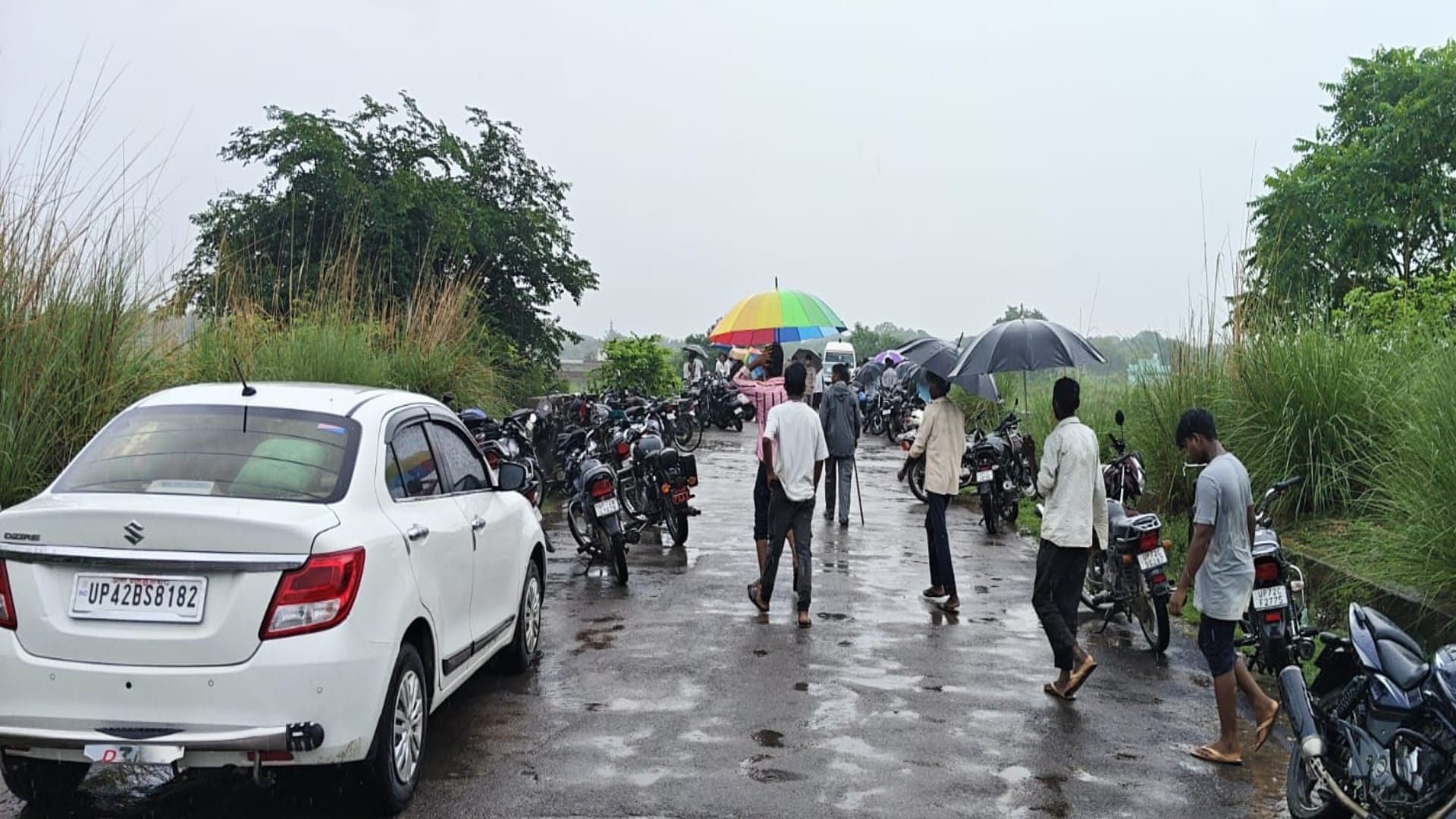 Pratapgarh News Three teenagers, including two brothers, drowned in the river while out for an outing
