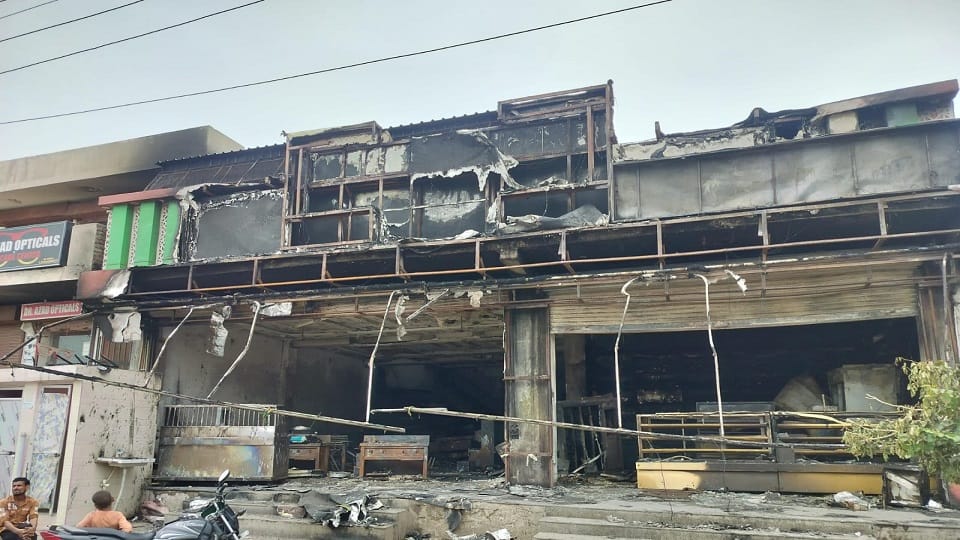 Fire broke out in Sweets House due to short circuit