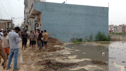 Ten thousand people affected and many displaced after an embankment along Hindon River breached in Ghaziabad