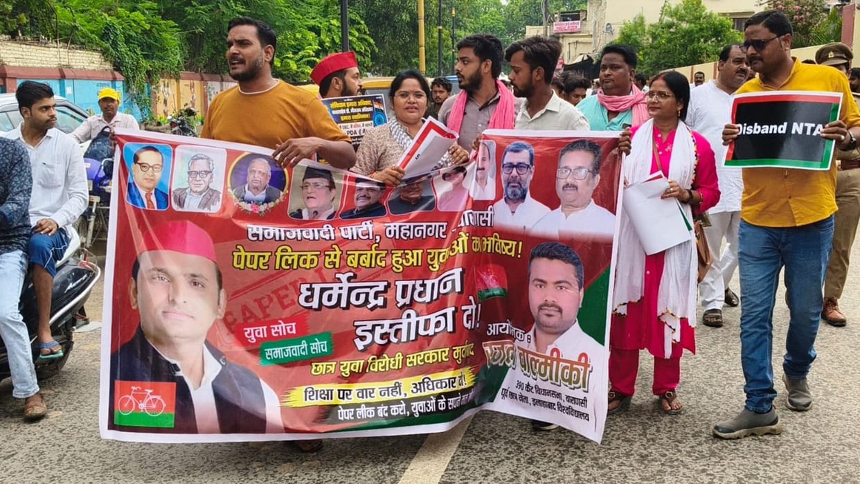 Police stop foot march in Kashi support of Sonam Wangchuk heated exchange with SP members social activists