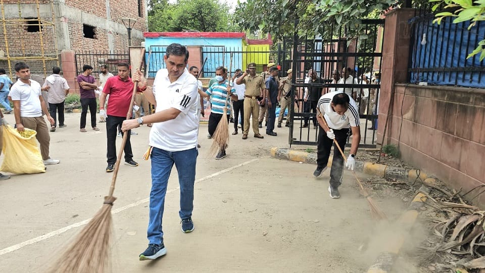 Saints and Officials Join Hands for Massive Cleanliness Drive in Vrindavan