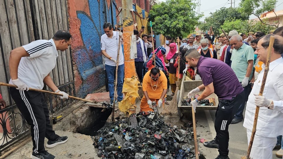 Saints and Officials Join Hands for Massive Cleanliness Drive in Vrindavan
