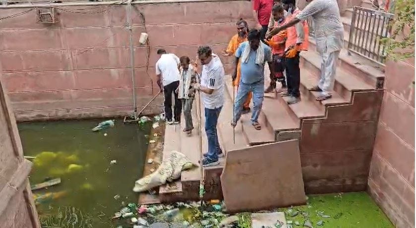 Saints and Officials Join Hands for Massive Cleanliness Drive in Vrindavan