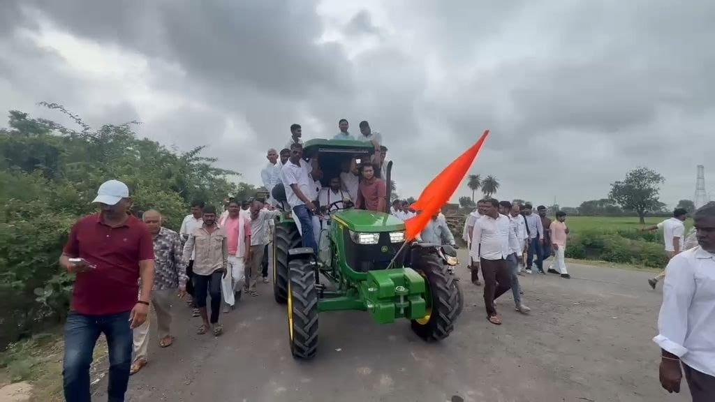 indore-news-farmers-tractor-rally-police-water-cannon-land-acquisition-protest