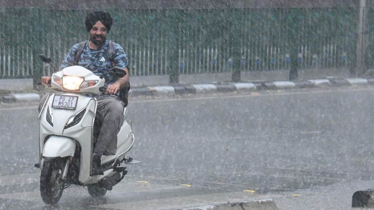 Rain in Punjab today Temperature drops Orange Alert for heavy rain paddy crop to benefit