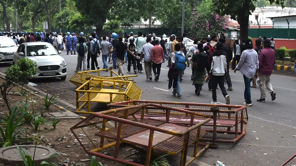 AIU Urges Universities to Keep Students Focused on Studies, Discourage Participation in Protests
