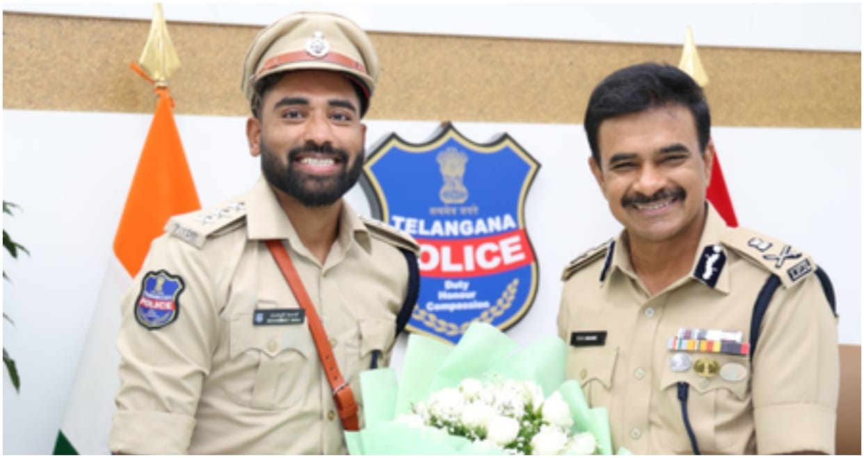 Cricketer and DSP Mohammed Siraj calls on Telangana DGP see photos
