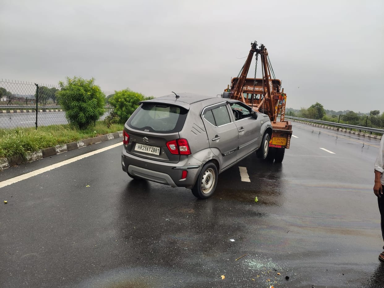 Car overturns on expressway, driver seriously injured