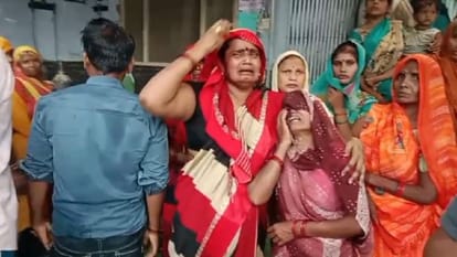 प्रसूता की मौत के बाद रोते-बिलखते परिजन
