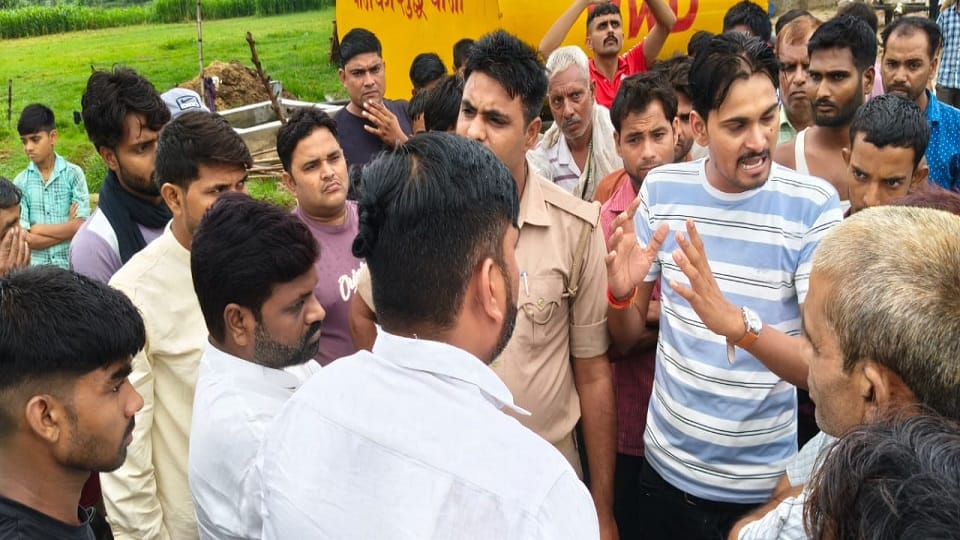 Mob creates ruckus over cow slaughter in Etah