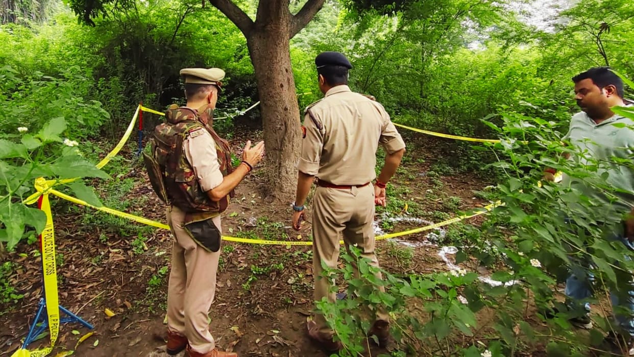 Varanasi Encounter Cattle smuggler shot leg sent to trauma center 30 cattle recovered from trailer