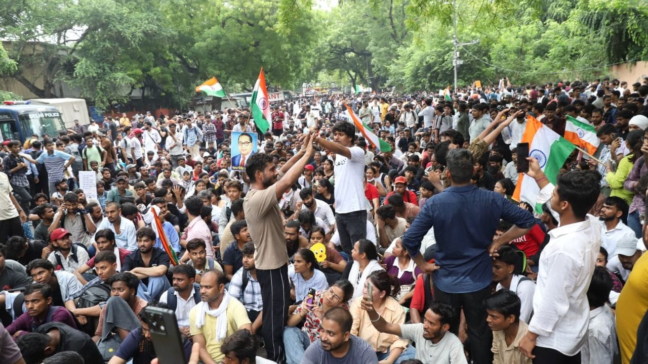humanity amidst protest at Jantar Mantar people distributing biryani water show solidarity