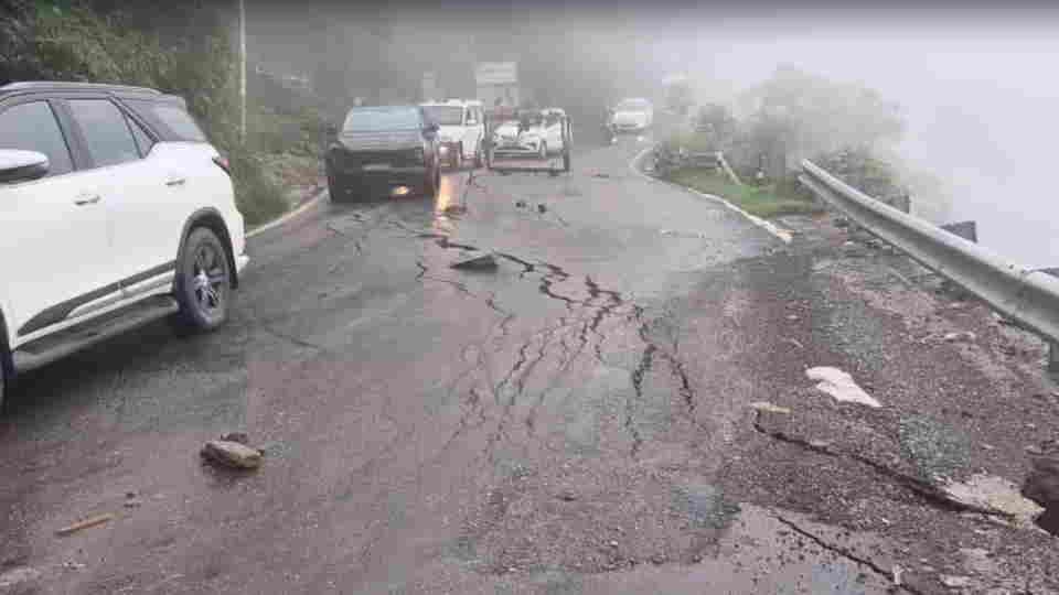 Rainfall Risk of landslides on Mussoorie Dehradun route concerns mount after road subsidence near Kolukhet