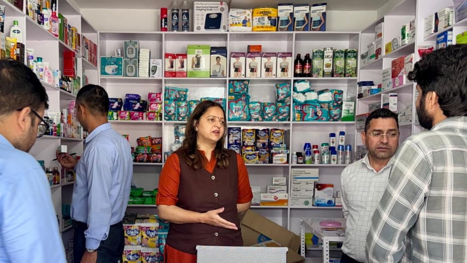 Dehradun Drug Department Inspection five medical stores shut down and expired medicines seized