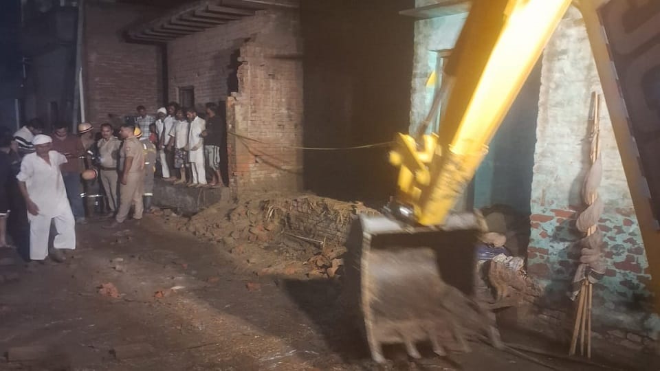 Muzaffarnagar rain tragedy Roof collapses on family eating a meal; five dead, including father and children