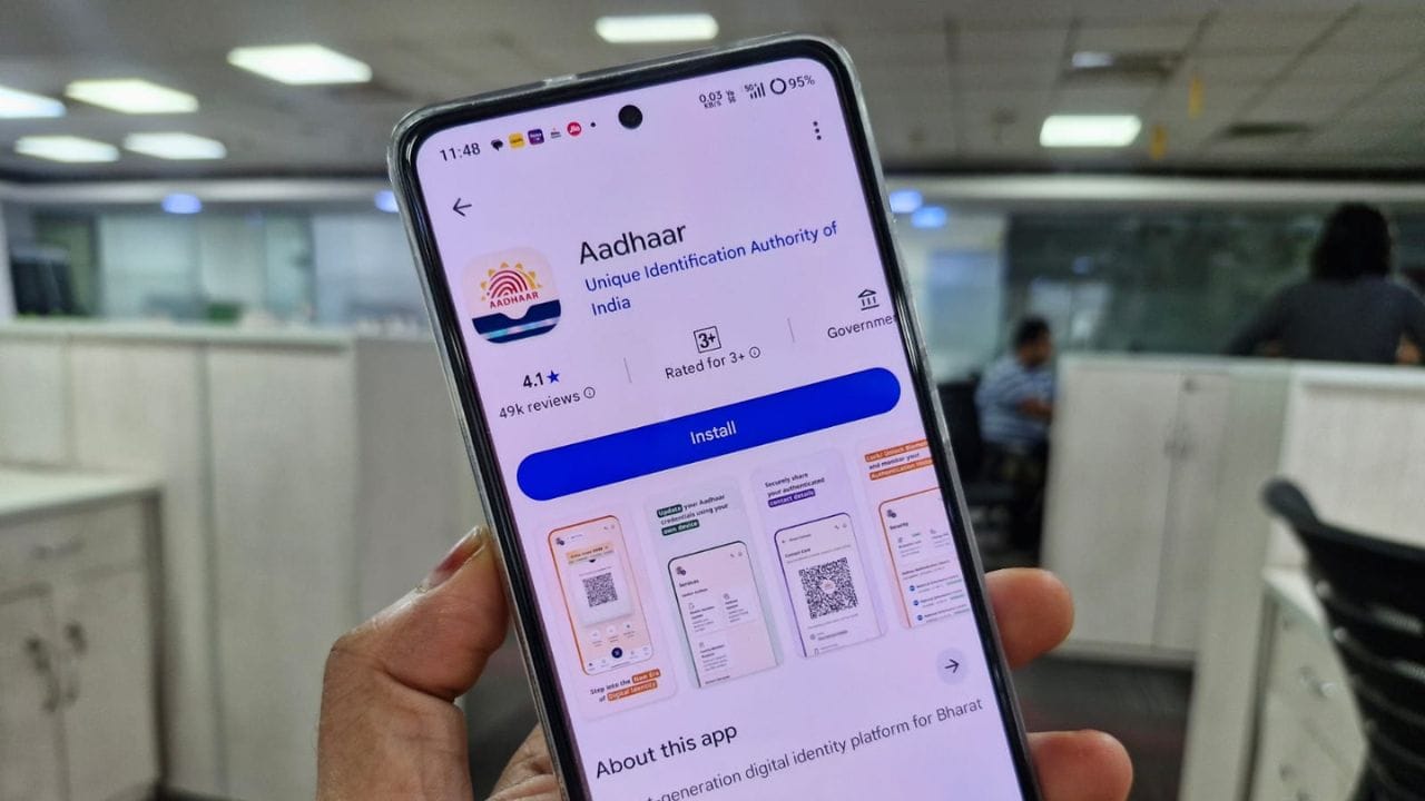 4 करोड़ लोगों ने डाउनलोड किया नया Aadhaar App: अब मोबाइल से अपडेट करें पता, ईमेल और लॉक करें बायोमेट्रिक डेटा
