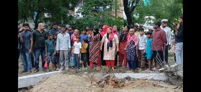 Mazar Construction in Panki Park, Heavy Police Force Deployed