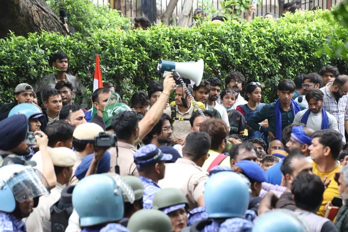 See situation in photos as protesters gather at Jantar Mantar in Delhi for Parliament march