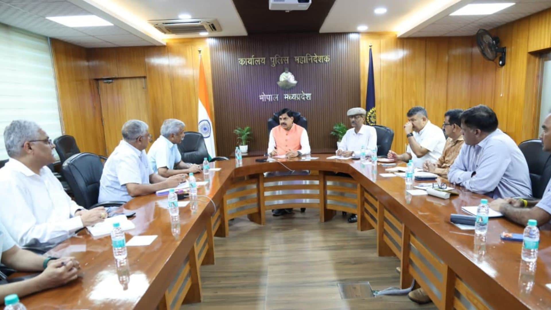 सीएम मोहन यादव ने पुलिस अधिकारियों के साथ की बैठक