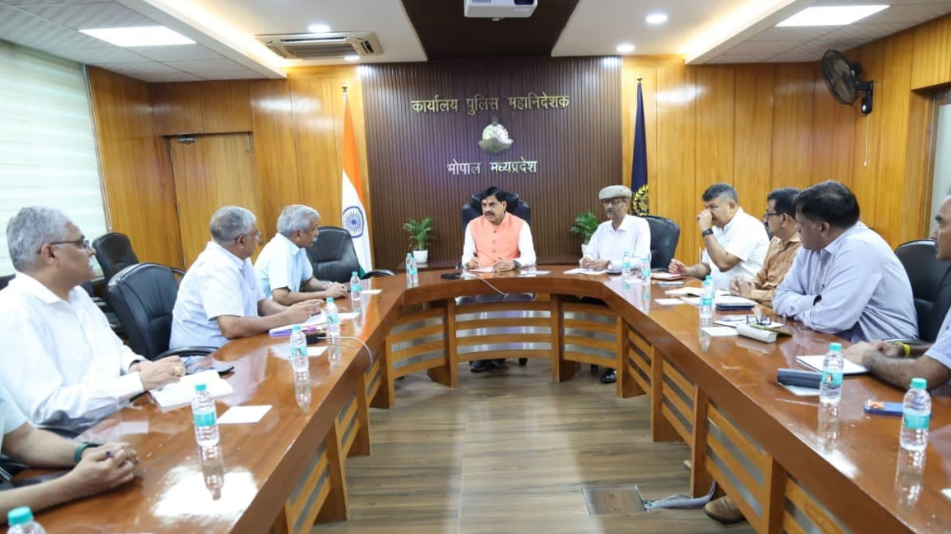 सीएम मोहन यादव ने पुलिस अधिकारियों के साथ की बैठक