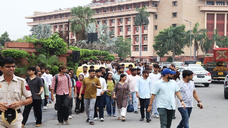 Internet suspended in New Delhi Jantar Mantar protest directions Google Maps stopped working