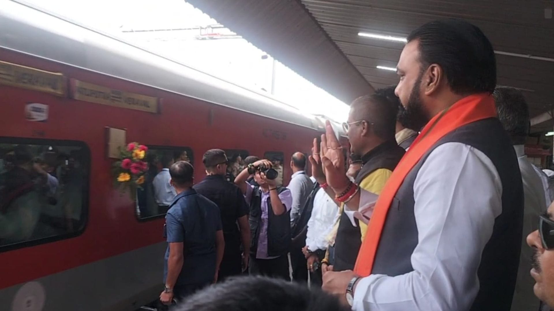 सोमनाथ दर्शन स्पेशल ट्रेन को मुख्यमंत्री सम्राट चौधरी ने दिखाई हरी झंडी