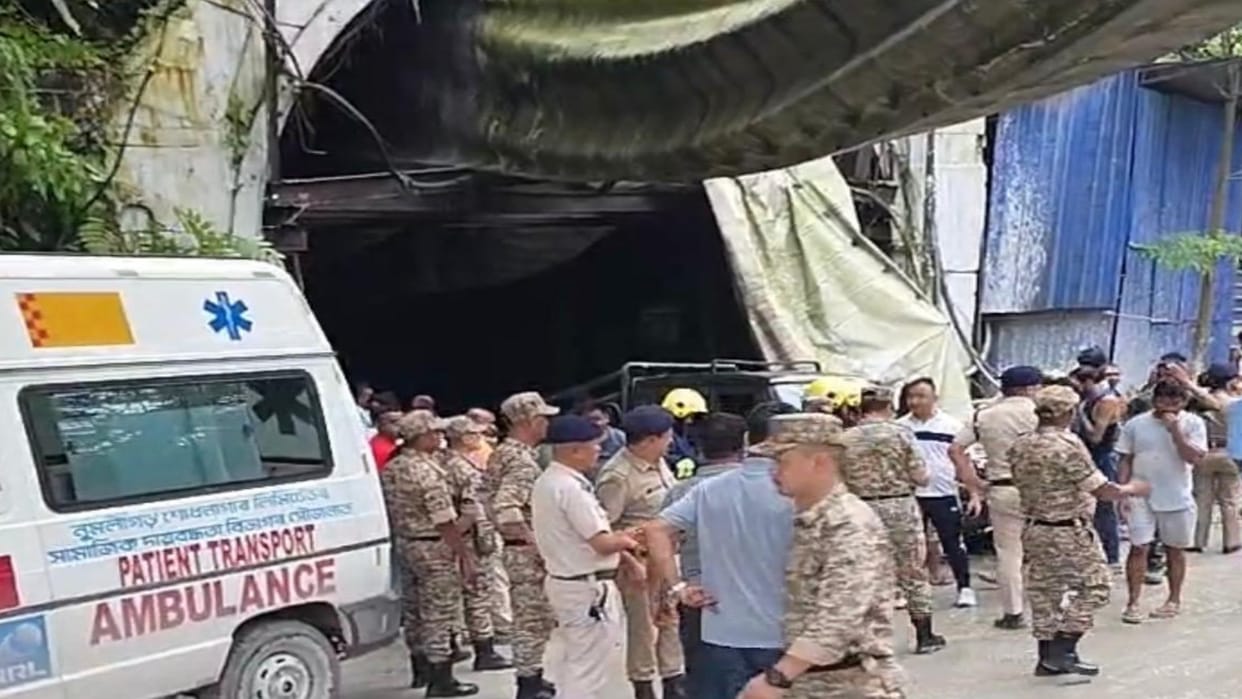 सिक्किम सुरंग हादसा:मीथेन गैस रिसाव और भूस्खलन से टनल हुई बंद, 27 मजदूरों के फंसे होने की आशंका - Tunnel Collapse In Sikkim's Namchi Traps 12 Workers; Rescue Operation Underway ...