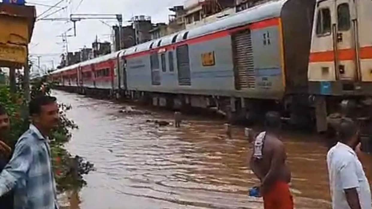 Heavy Rain Brings Rail Operations to a Halt for Two Hours; Rajdhani and Several Trains Delayed