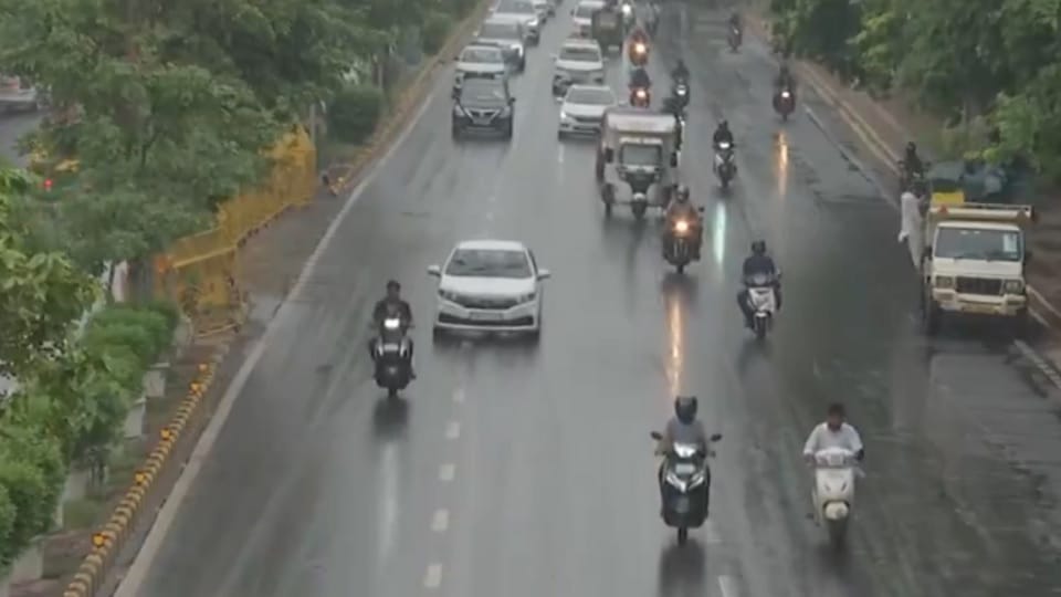 Rain occurred in several areas of Delhi-NCR on Monday