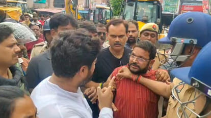 Kanpur: 18 encroachments removed from park; police drag away and detain SP leader who created a ruckus