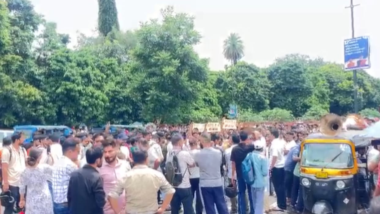 Uttarakhand Youth Protest Demand Release of JE AE Recruitment and RegularJob Calendar Dehradun news