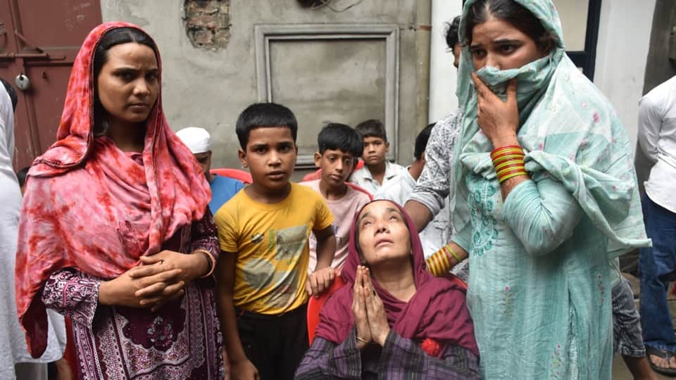 Chicken shop owner murdered in Moradabad; throat slit with a knife.