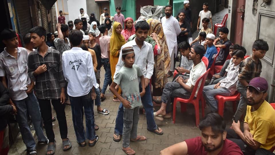 Chicken shop owner murdered in Moradabad; throat slit with a knife.