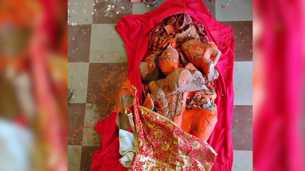 thieves stole bell from Hanuman temple and vandalized idol in varanasi