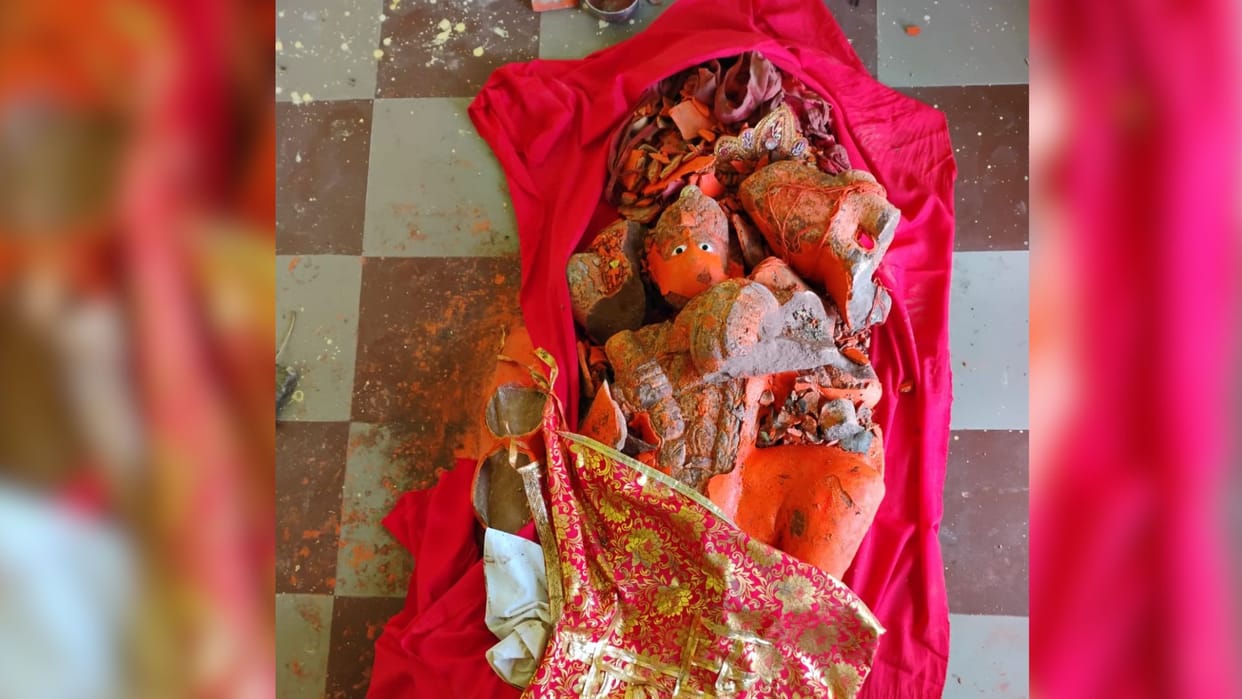 thieves stole bell from Hanuman temple and vandalized idol in varanasi