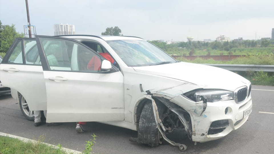 Kanpur: BMW and Baleno collide on Ganga Barrage-Mandhana Highway; six injured