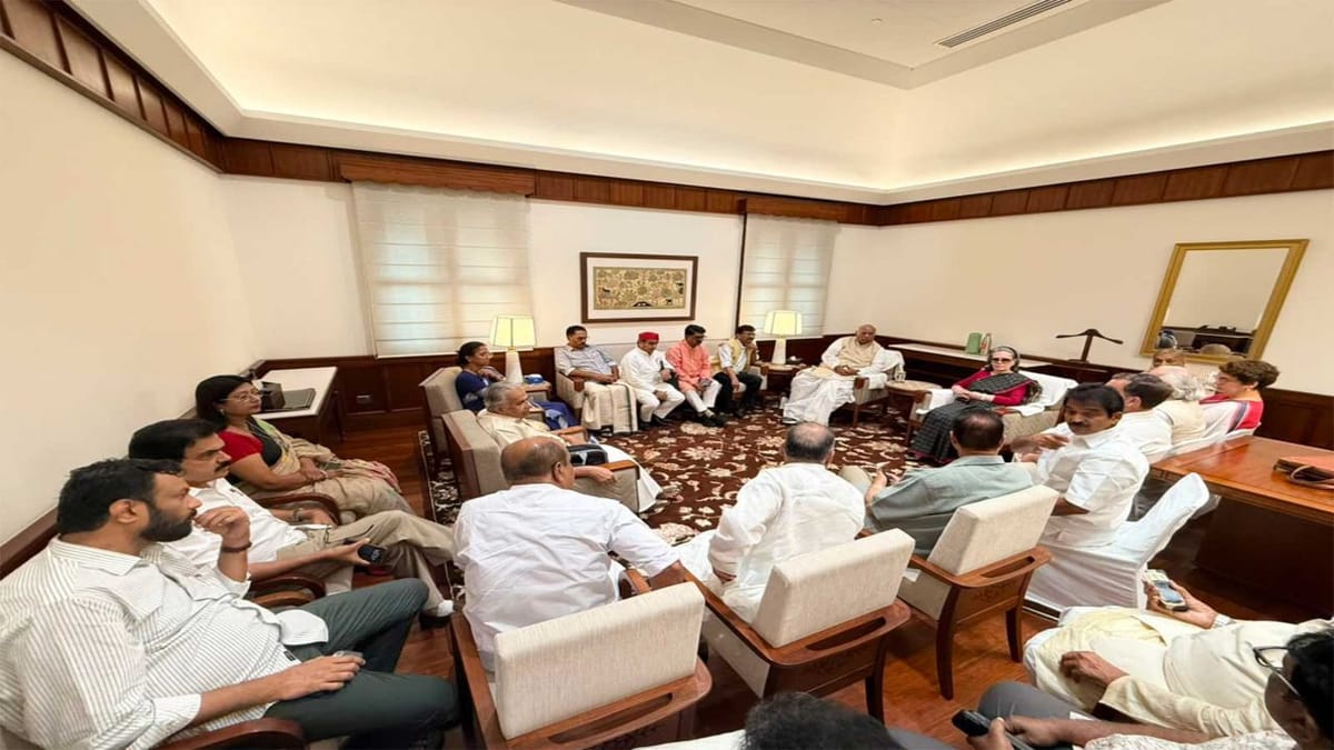 चुनाव आयोग के खिलाफ विपक्ष लामबंद: इंडिया गठबंधन की बैठक शुरू, राहुल-ममता समेत कौन-कौन से नेता हो रहे शामिल?
